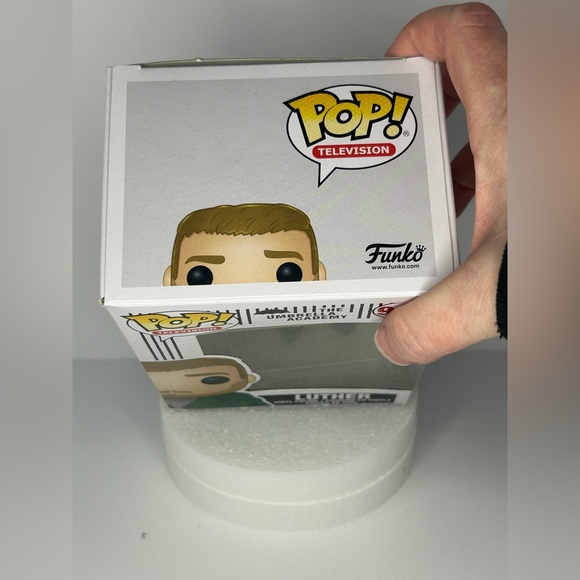 FUNKO UMBRELLA ACADEMY LUTHER NIB PRICE FIRM - Picture 4 of 6